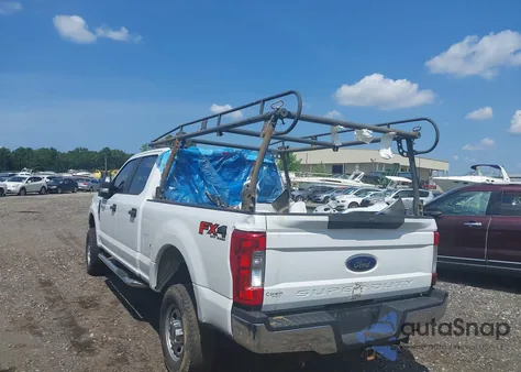 2018 Ford F-250 Xl z USA, uszkodzony, nr VIN 1FT7W2B68JEC90891